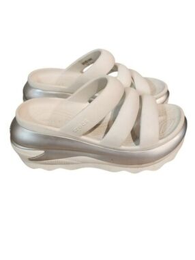 CROCS Mega Crush Metallic Triple Strap Platform Sandals Unisex M7 W9 White